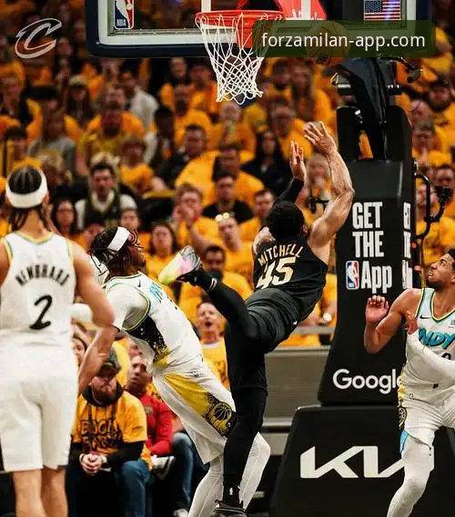 米切尔42分引领骑士险胜魔术，一场进攻盛宴的战术详解